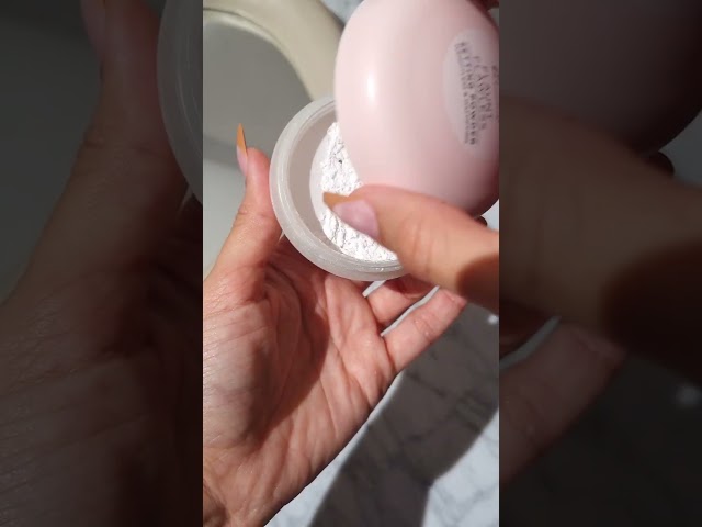 Studio London Flaunt Flawless Loose Powder Translucent (British brand)