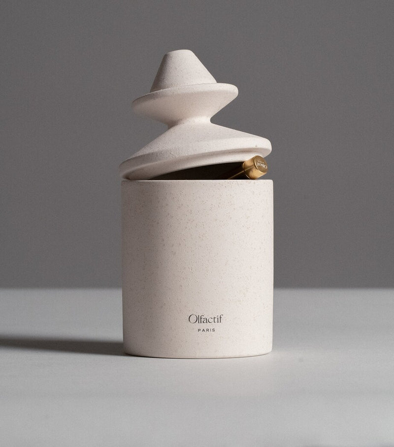 Olfactif Leo Amber candle 240g, imported from the UK