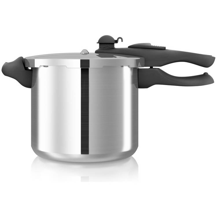 Tower 7 litre aluminium pressure cooker with steamer basket, imported from the UK