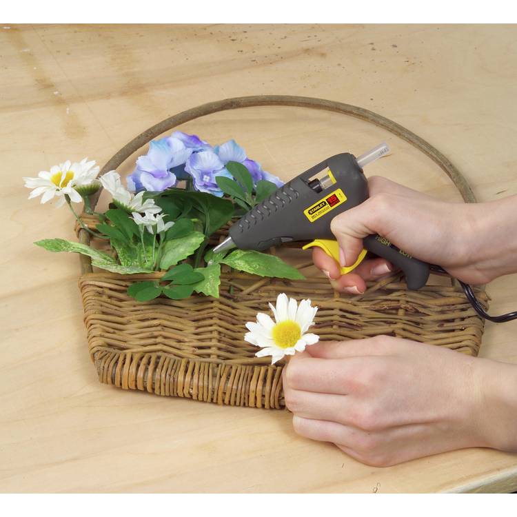 Stanley glue gun with 24 glue sticks (British brand)