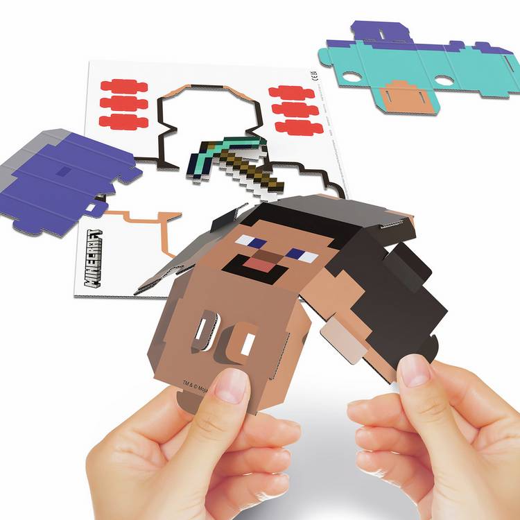 Minecraft craft kit with 5 characters, imported from the UK