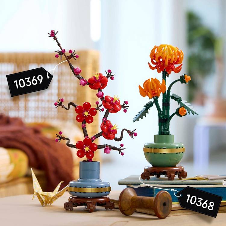LEGO Plum Blossom flower building set 327 pieces (British brand)