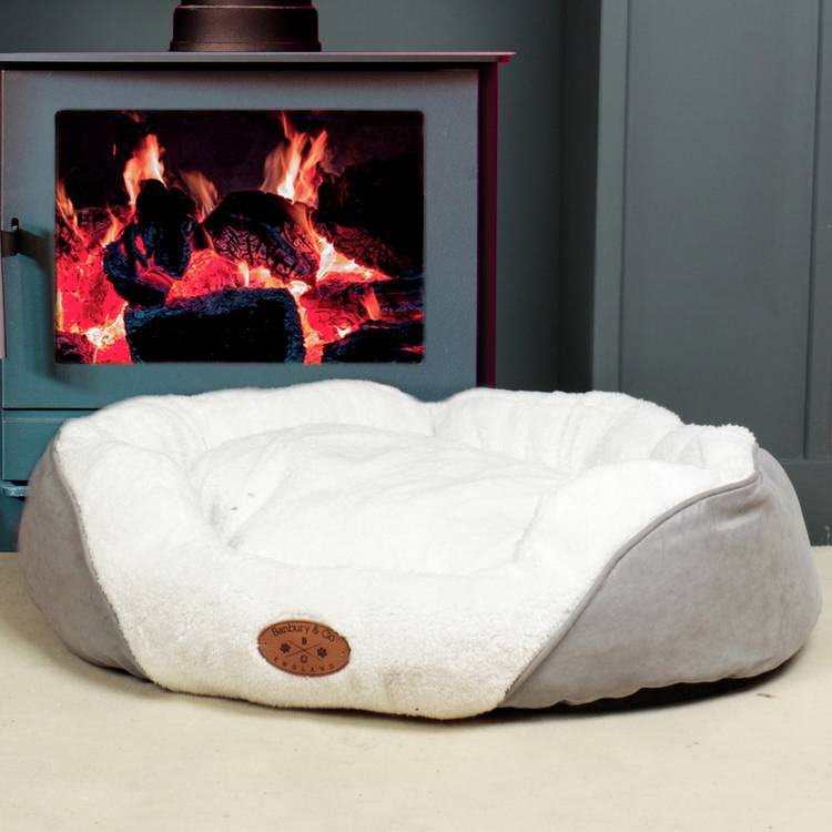 Banbury & Co luxury dog bed medium, imported from the UK