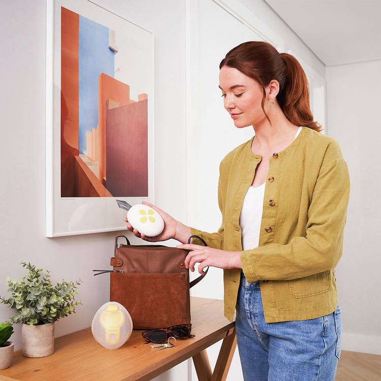 Medela Solo hands-free breast pump - British product