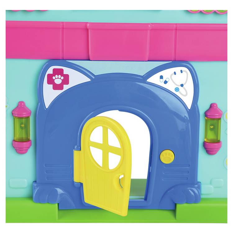 Chad Valley Vet Clinic 16 piece playset - British product