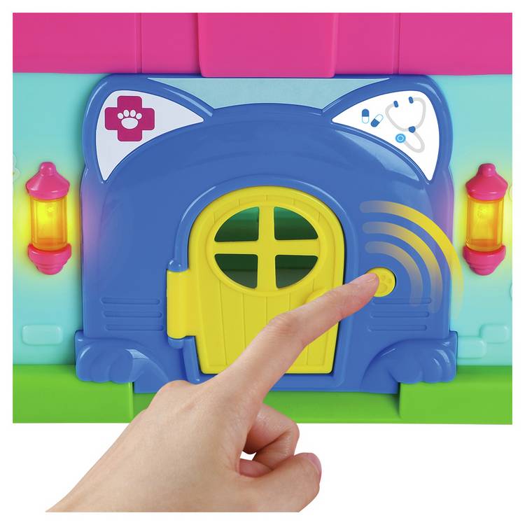 Chad Valley Vet Clinic 16 piece playset - British product