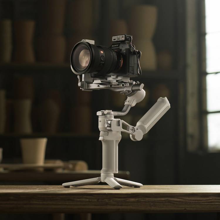 DJI RS 4 Mini Combo gimbal stabilizer for cameras, UK version