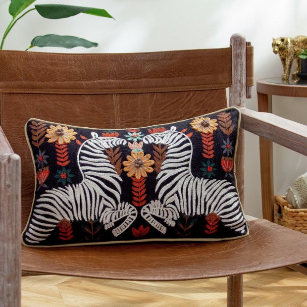 Wylder zebra cushion black 30x50cm - British product