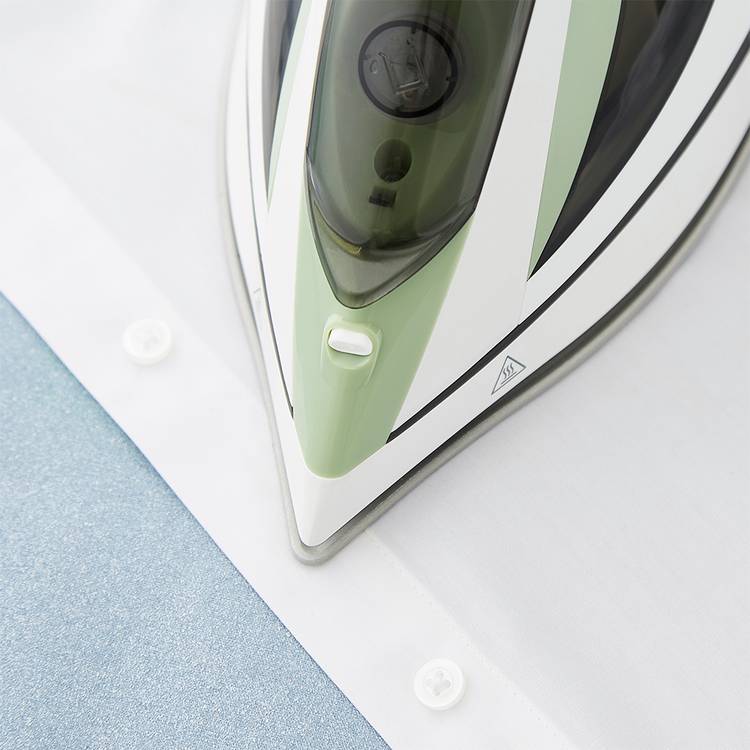 Morphy Richards Turbo Steam Iron (British brand)