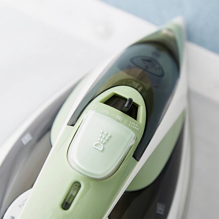 Morphy Richards Turbo Steam Iron (British brand)