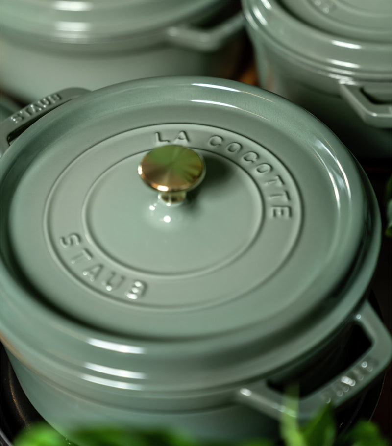 Staub 24cm round cocotte cast iron pot - British product