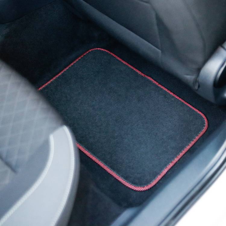 Streetwize carpet car mats black with red trim - British product