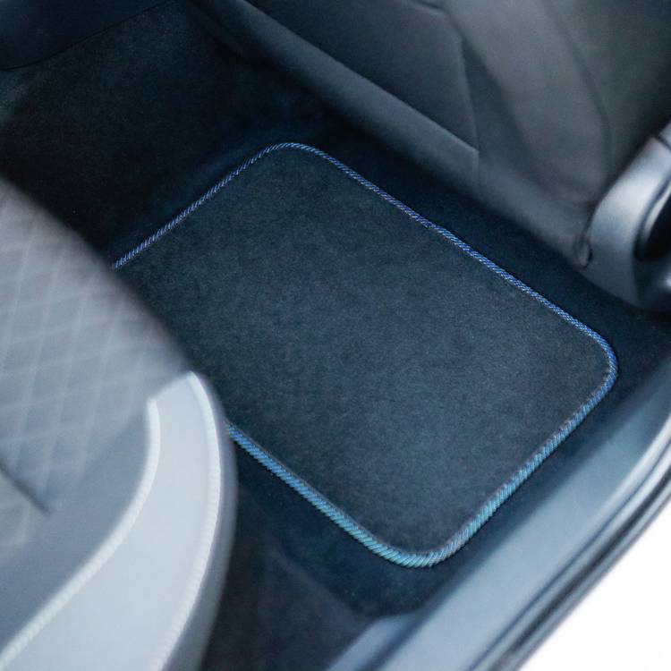 Streetwize set of 4 carpet car mats black blue trim, UK version