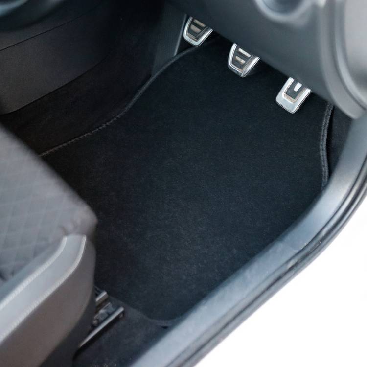 Streetwize universal black front car mats pair 66x43cm, UK version