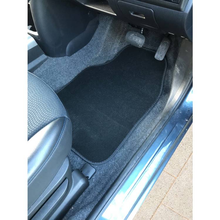 Streetwize universal black front car mats pair 66x43cm, UK version