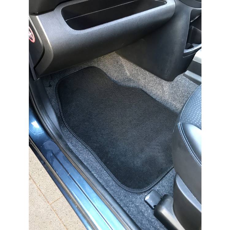 Streetwize universal black front car mats pair 66x43cm, UK version