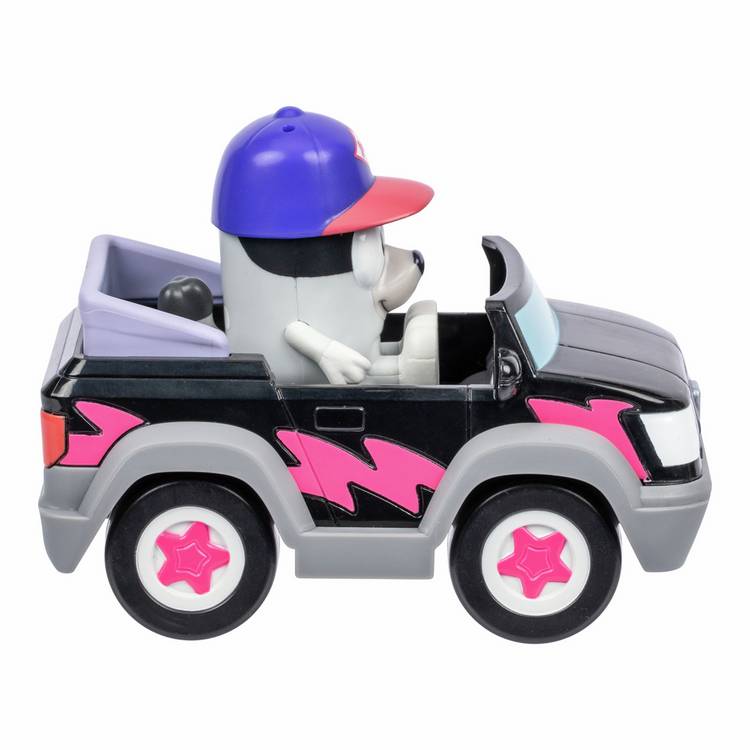 Bluey toy car playset with Muffin figure - British product