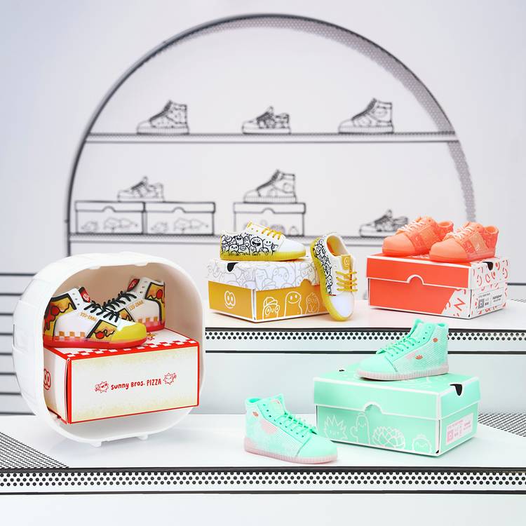 MGA Miniverse Make It Mini Fashion Sneakers craft kit (British brand)