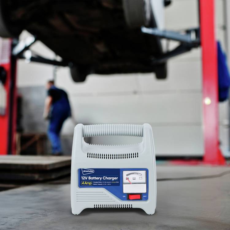 Streetwize 4 amp automatic 12V battery charger (British brand)