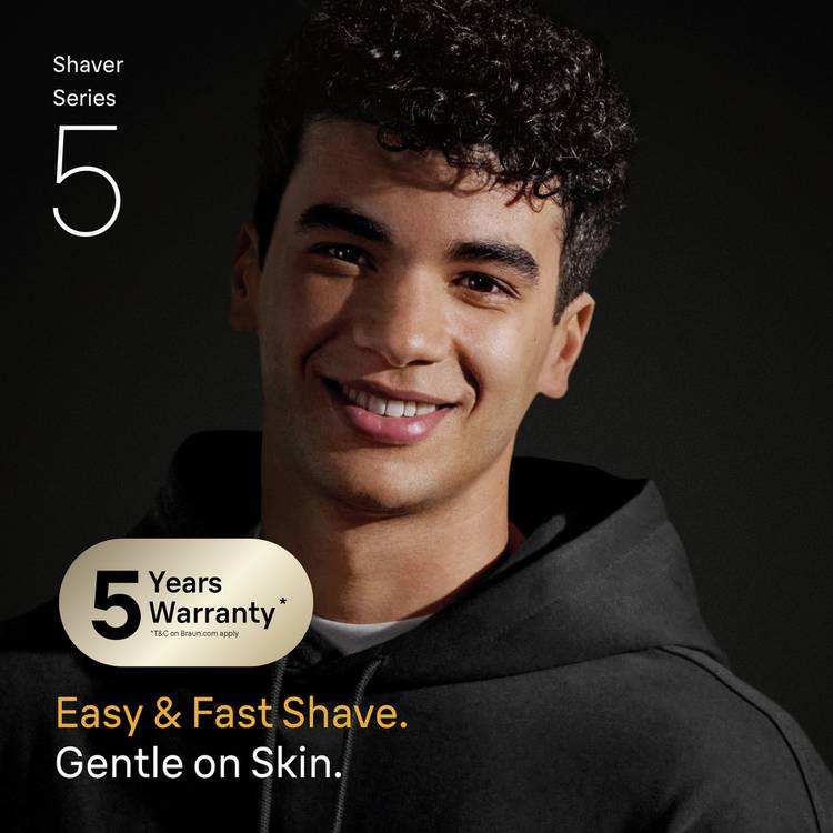 Braun Series 5 electric shaver with SmartCare Centre (British brand)