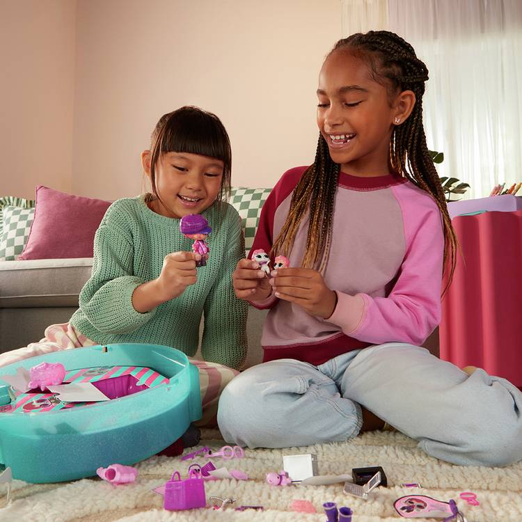 L.O.L. Surprise Eye Spy unboxing set with dolls and puzzles (British brand)