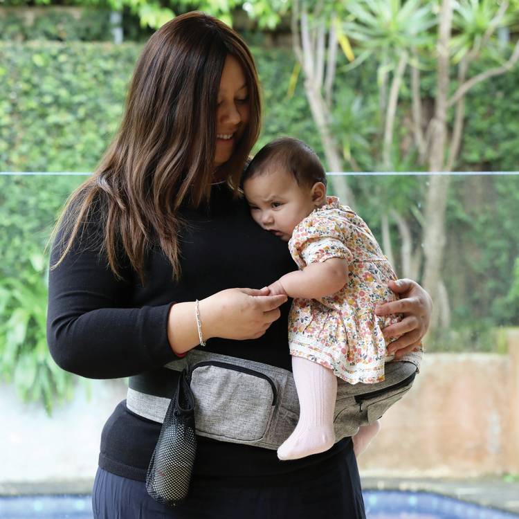 Dreambaby Up And Go hip seat carrier in grey, UK version