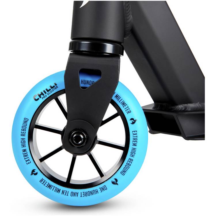Chilli Pro Base beginner stunt scooter blue (British brand)