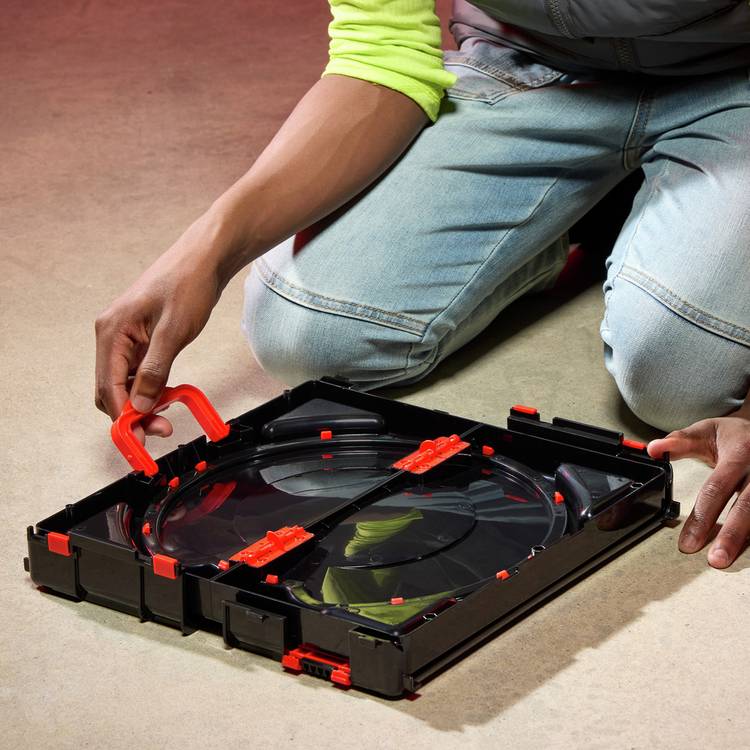 Beyblade X Clash and Carry Beystadium - British product