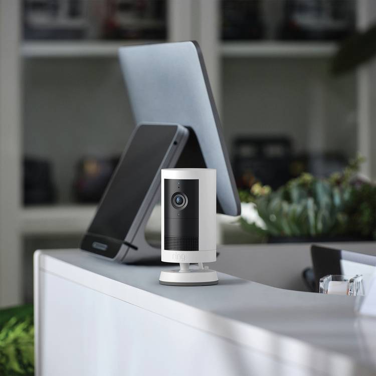 Ring outdoor security camera Plug-In 2K (British brand)