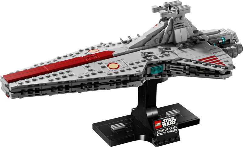 LEGO Venator-Class Attack Cruiser starship model 643 pieces, UK version