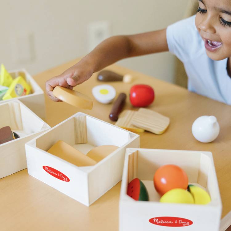 Melissa & Doug wooden food set 25 pieces with baskets (British brand)