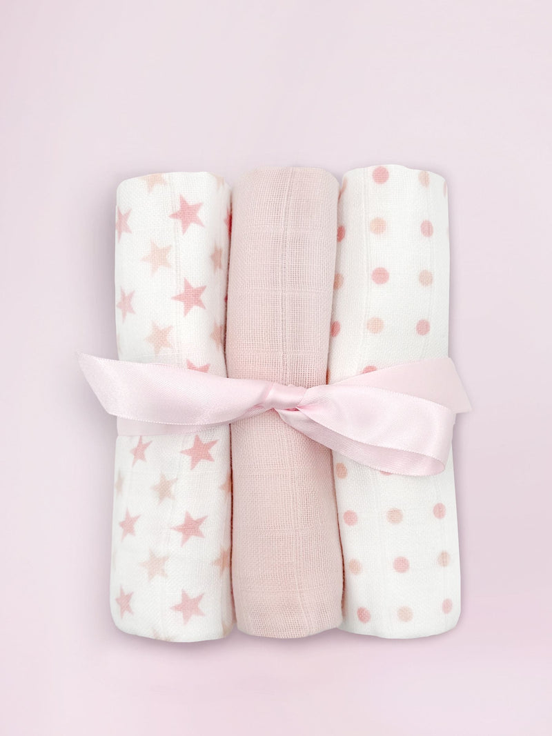 سلة هدايا ترحيبية وردية من Babyblooms مع دمية فرانكي بير الناعمة - منتج بريطاني