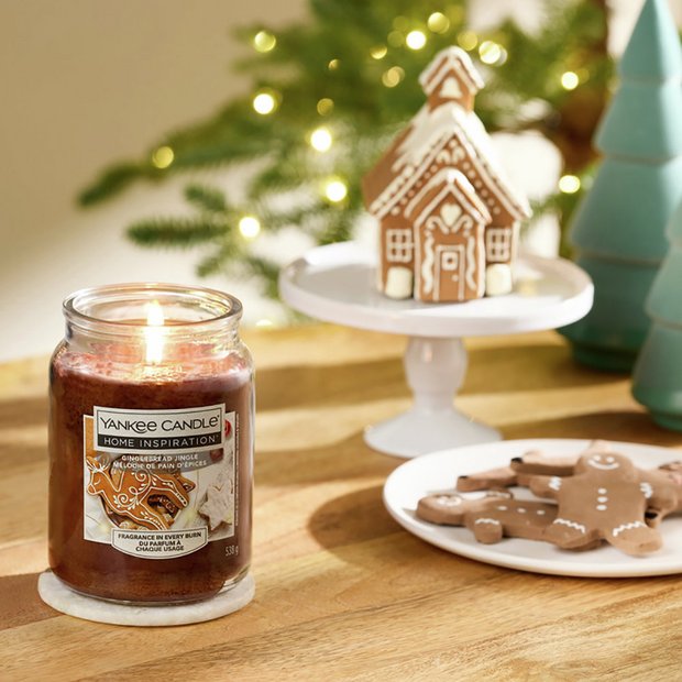 Yankee Candle scented candle Gingerbread Jingle medium, UK version