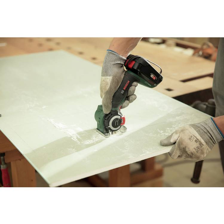 Bosch AdvancedCut 18 multifunction saw - British product