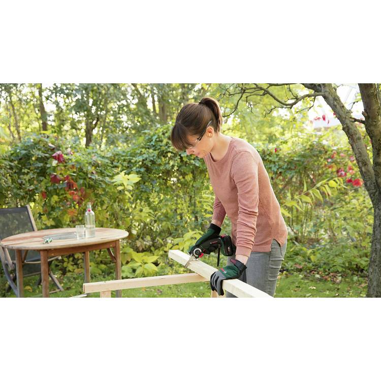 Bosch AdvancedCut 18 multifunction saw - British product