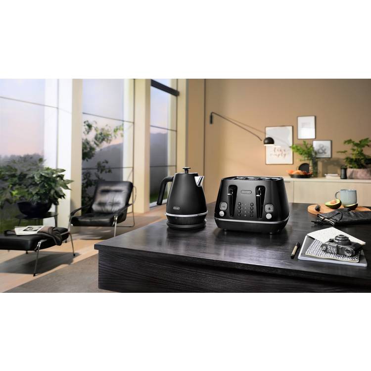 De'Longhi Distinta Moments black kettle 1.7 litres, UK version