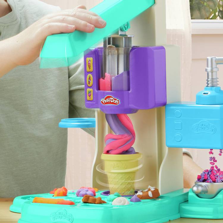 Play-Doh rainbow ice cream playset with 5 tubs, UK version