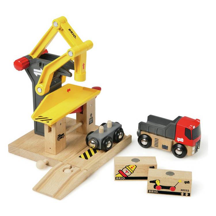 BRIO freight station magnetic cargo loading (British brand)