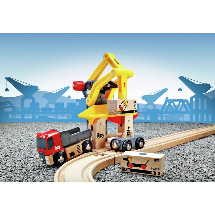 BRIO freight station magnetic cargo loading (British brand)