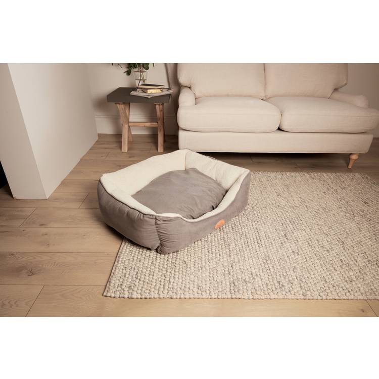 Banbury & Co luxury dog bed medium, imported from the UK