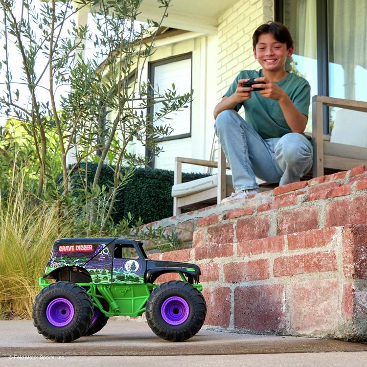 Monster Jam Grave Digger RC truck 1:15 scale remote control - British product