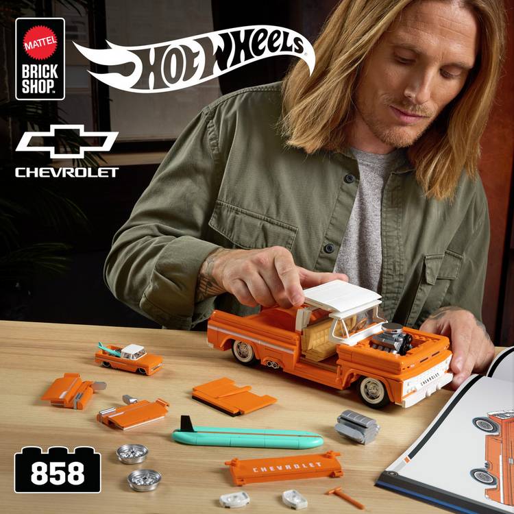 Hot Wheels Custom '62 Chevy Pickup building kit 858 pieces, UK version