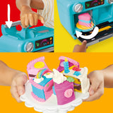 Play-Doh Super Slice cake playset with 11 tubs (British brand)