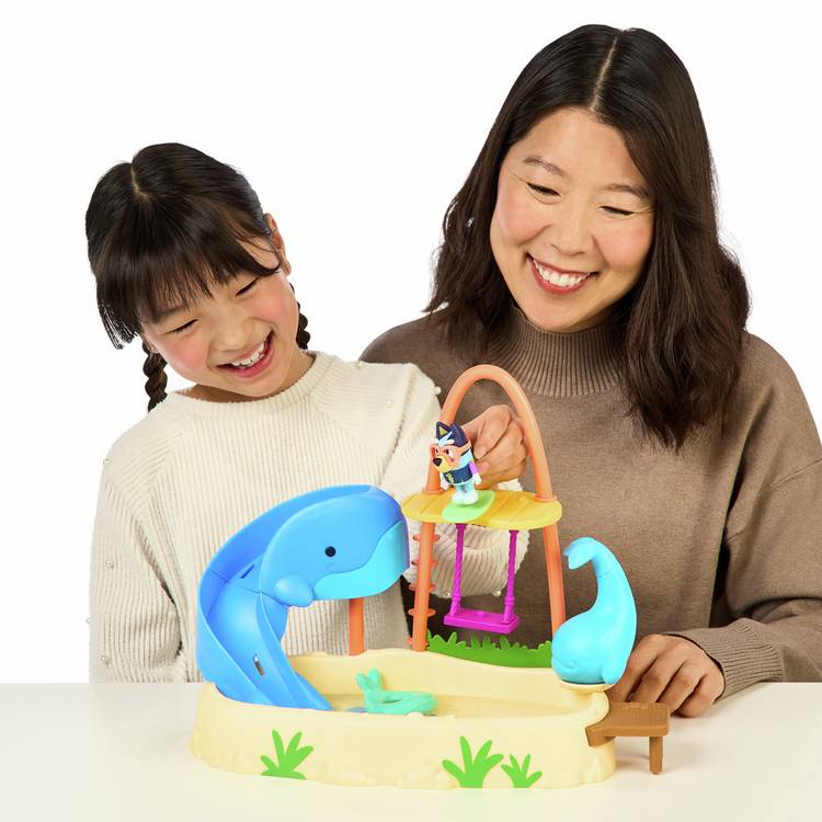 Bluey Whale Water Park Playset with colour-change rashie (British brand)
