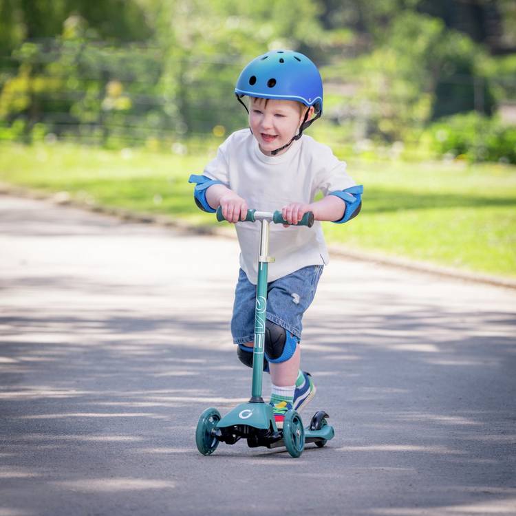Evo Mini Cruiser Tri-Scooter three-wheel scooter for kids (British brand)