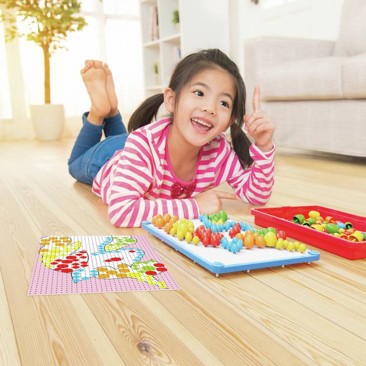Quercetti Fantacolor Tab pegboard 150 pegs - British product