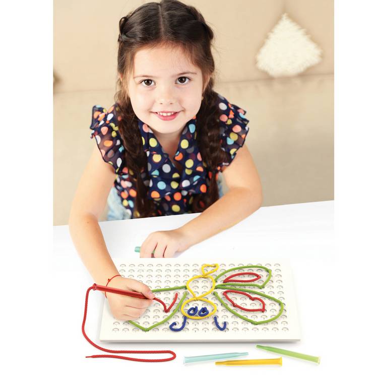 Quercetti Filo Filo' lacing design game with board and laces (British brand)