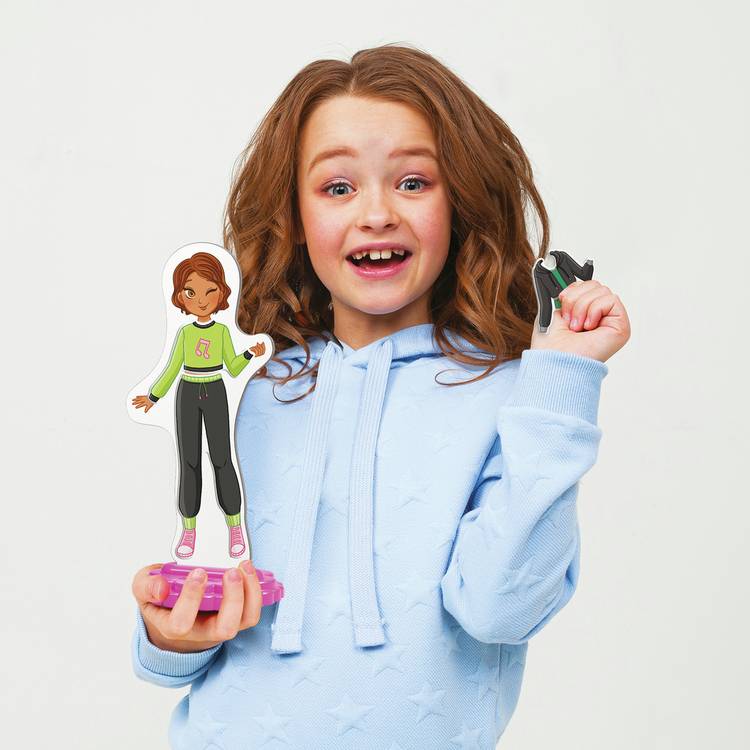 Quercett Magnetic Fashion Laura with magnetic outfits - British product