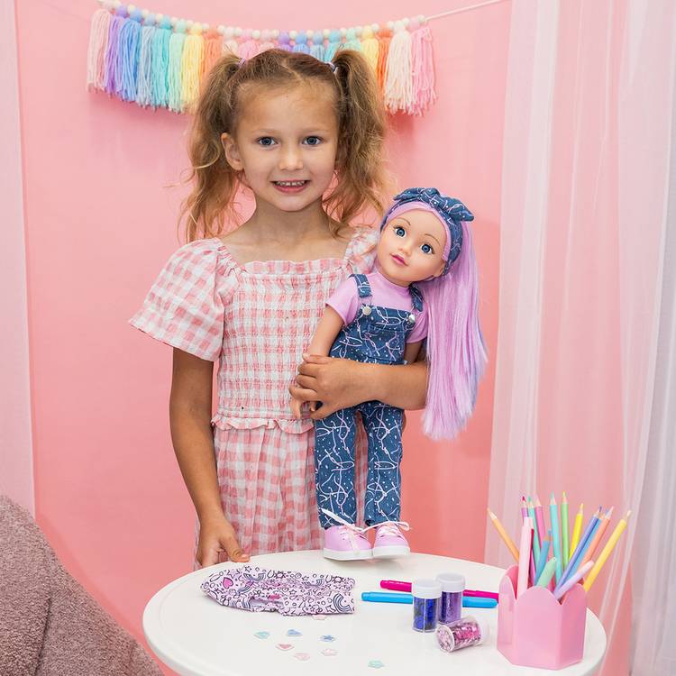 DesignAfriend Jessie Love To Be Arty doll set 18 inch (British brand)