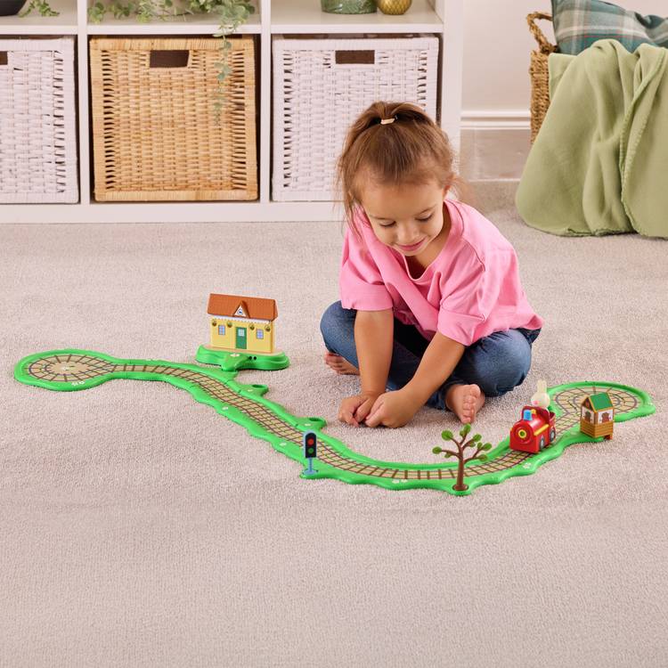 Peppa Pig Whizz Around Clickety Clack train set (British brand)
